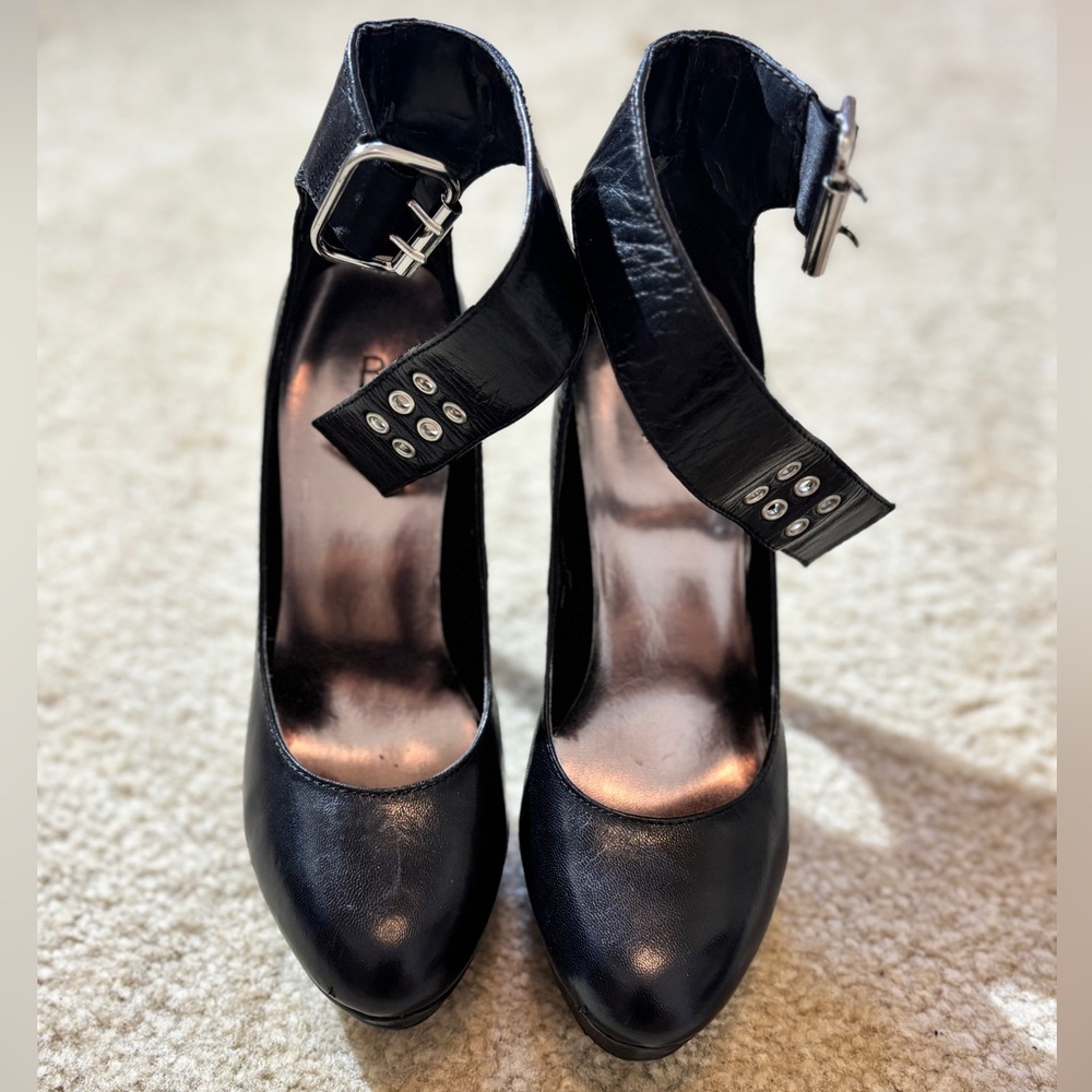 Bakers Black Platform Heels Y2K 2000s Club Heels – Size 6